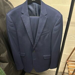 Kenneth Cole Navy Slim Fit Suit

LL984

40 R W33

KR09J KC426